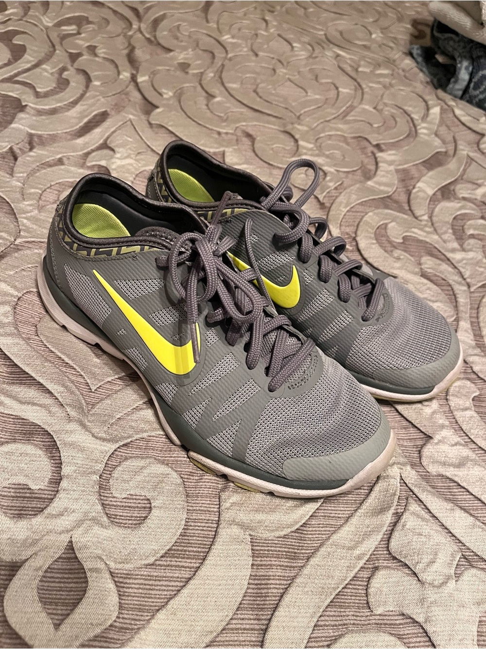 Nike women’s 6.5 flex supreme Gray & Yellow Training Shoes